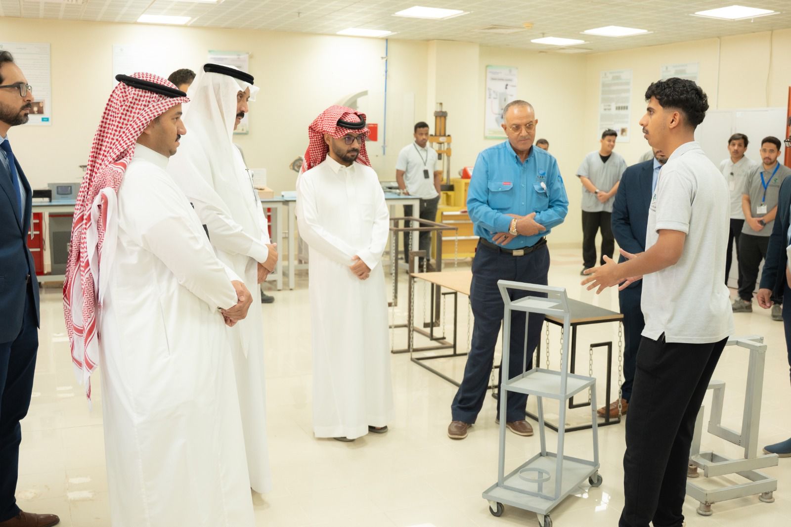 A visit by a delegation from the Arabian United Float Glass Company to Yanbu Applied Technical College.